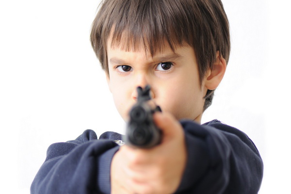 gun with child 02